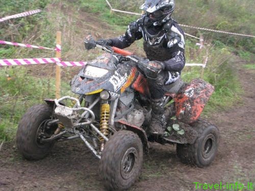 Pasivažinėjimas keturračiu motociklu specialioje trasoje Pasivažinėjimas keturračiu motociklu specialioje trasoje